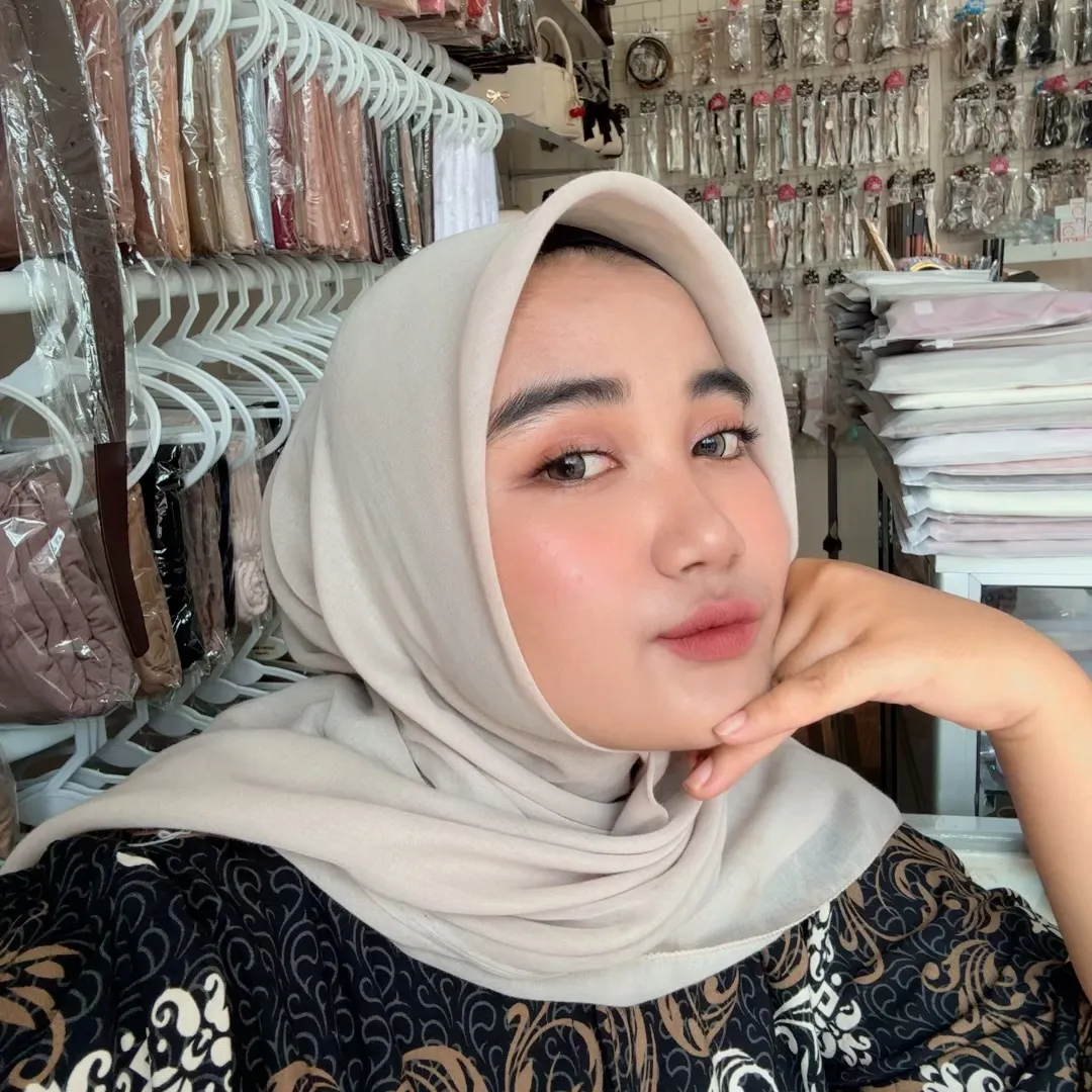 annisaftri0711