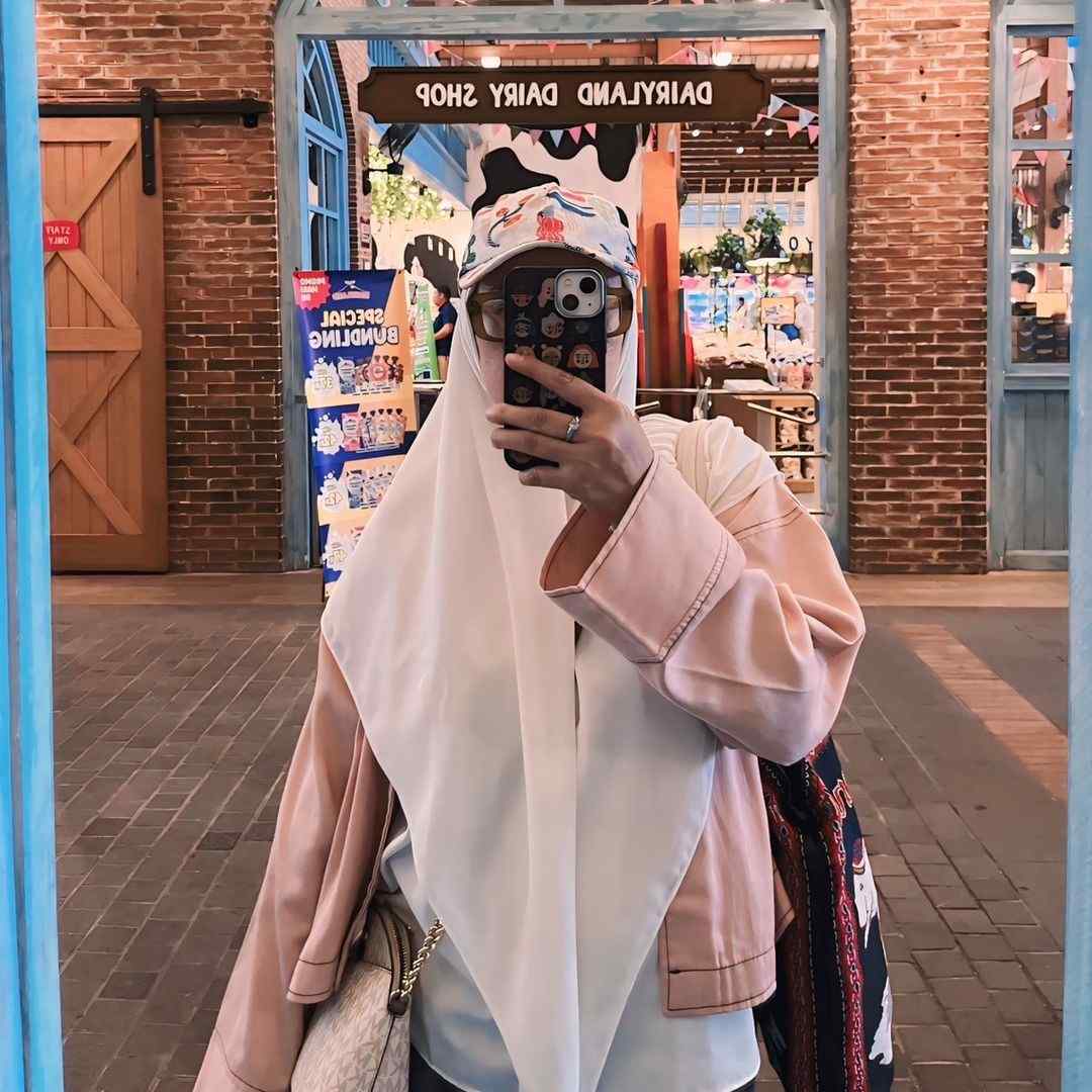 ayu_kaleakey