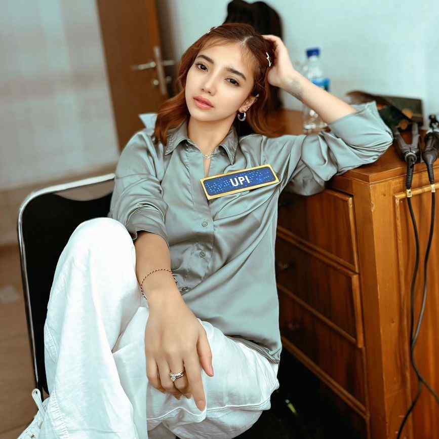 diaryll.lanisya24