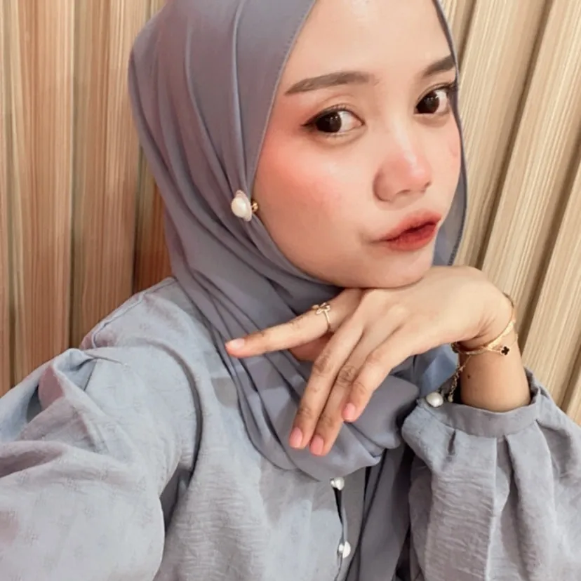 ella_ellryfani