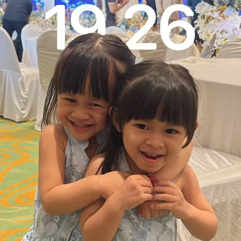 esmily_twins