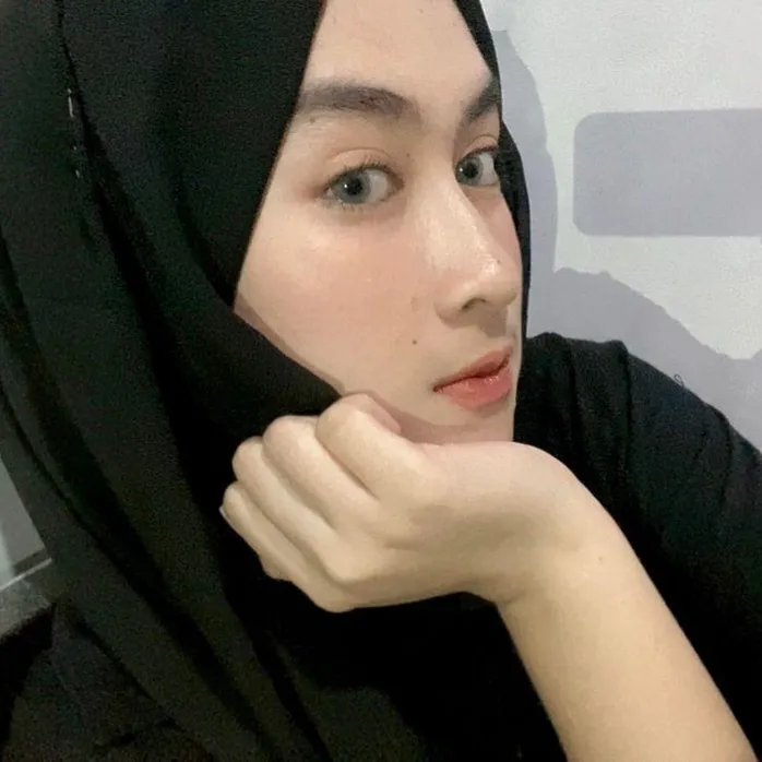 nayshillaaa_